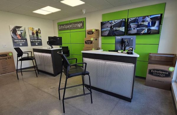 Extra Space Storage - 2178 - Clarksville - Woodstock Dr - 910 Woodstock Drive
