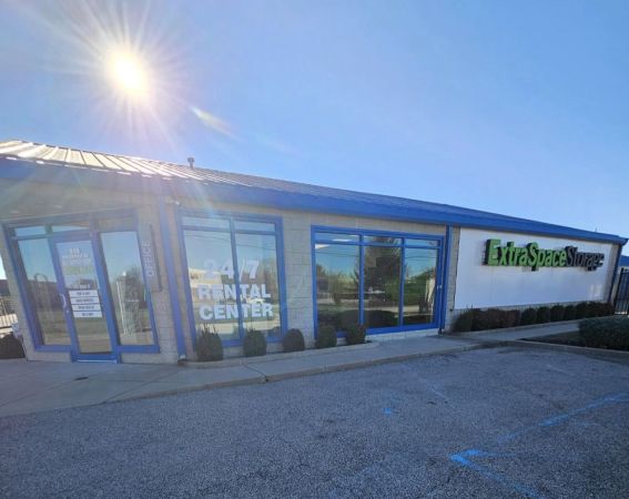 Extra Space Storage - 2178 - Clarksville - Woodstock Dr - 910 Woodstock Drive