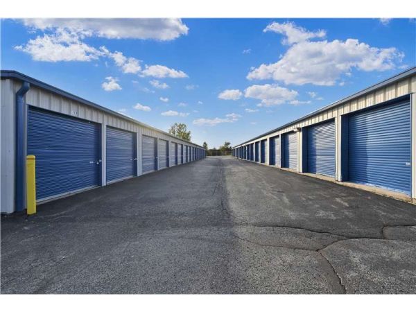 Extra Space Storage - 2201 - Sidney - Michigan St - 2471 West Michigan Street