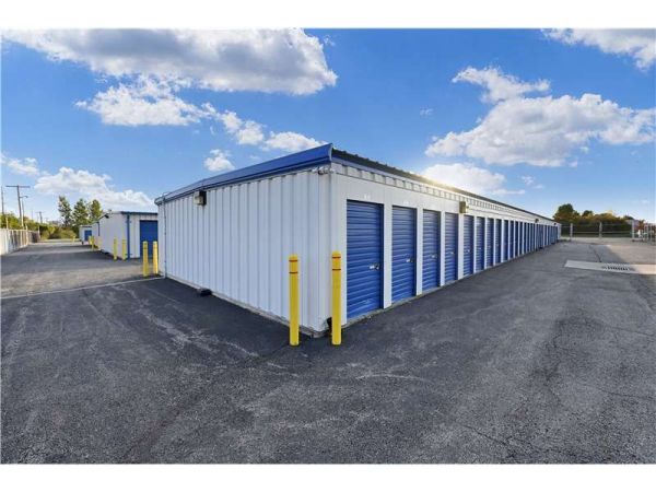 Extra Space Storage - 2201 - Sidney - Michigan St - 2471 West Michigan Street
