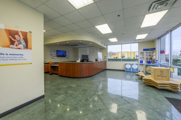 The Storage Center 8008 - Florida - 6536 Florida Boulevard