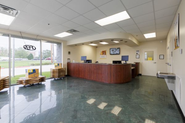 The Storage Center 8009 - Indutriplex - 12340 Industriplex Boulevard