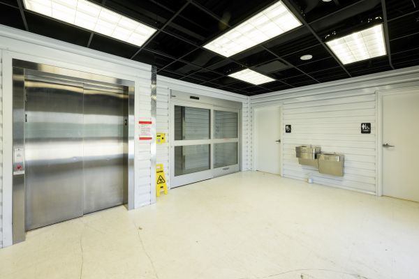 The Storage Center 8016 - Pearl - 4235 U.s. 80