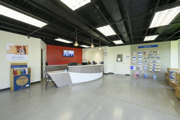 The Storage Center 8039 - Evangeline - 2036 Northeast Evangeline Thruway