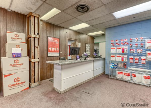 CubeSmart Self Storage - Taft Street - 855 West Taft Street
