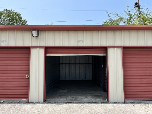 4007 S Broadway Self Storage - 4007 South Broadway Avenue
