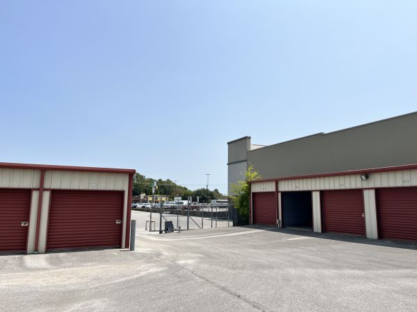 4007 S Broadway Self Storage - 4007 South Broadway Avenue