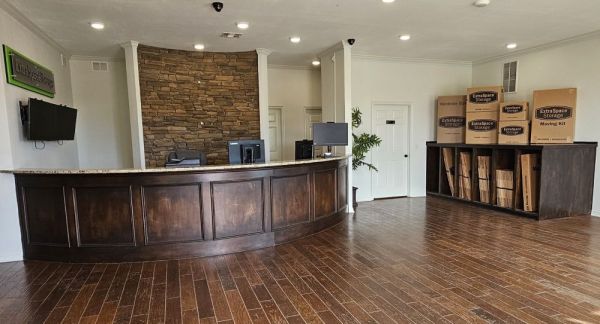 Extra Space Storage - 2216 - Edmond - NW 164th St - 5802 Northwest 164th Street
