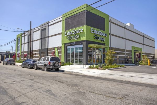 Extra Space Storage - 6207 - Reseda - Gault St - 18333 Gault Street