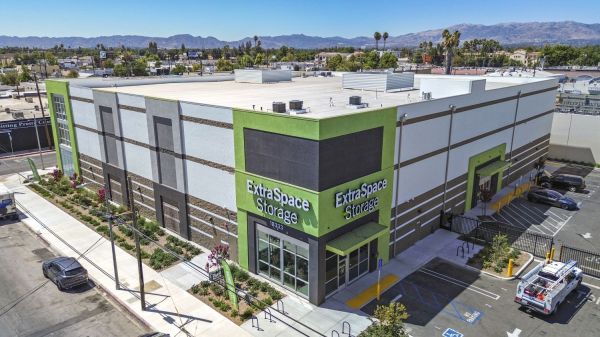 Extra Space Storage - 6207 - Reseda - Gault St - 18333 Gault Street