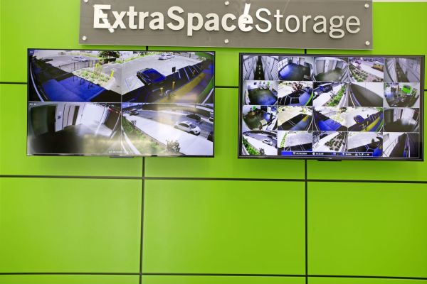 Extra Space Storage - 6207 - Reseda - Gault St - 18333 Gault Street