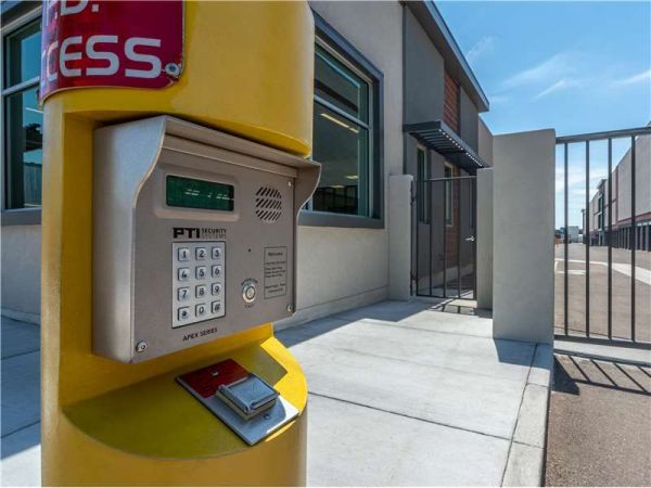 Extra Space Storage - 8996 - Phoenix - Van Buren St - 5225 East Van Buren Street