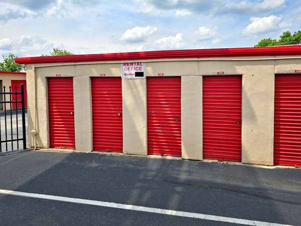 Storage Rentals of America - Greensboro - West Wendover Ave - 3730 West Wendover Avenue