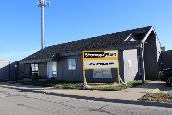 StorageMart - I-29/I-35 - 4121 Northeast Davidson Road