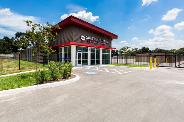 1505 StorQuest - Seffner / Pine - 6007 Pine Street