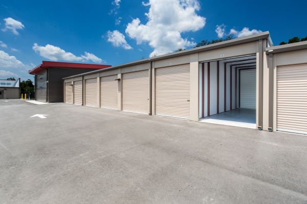 1505 StorQuest - Seffner / Pine - 6007 Pine Street