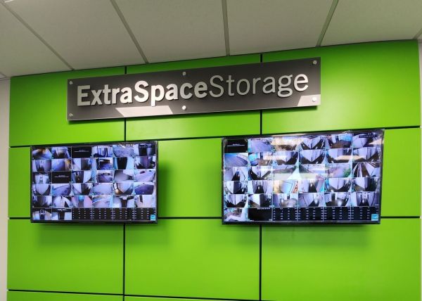 Extra Space Storage - 3233 - San Antonio - Broadway St - 2300 Broadway