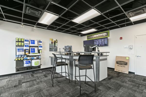Extra Space Storage - 4227 - Orlando - 2334 Semoran Blvd - 2334 South Semoran Boulevard