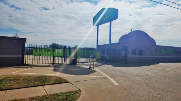 Extra Space Storage - 6320 - Mesquite - Windbell Cir - 626 Windbell Circle