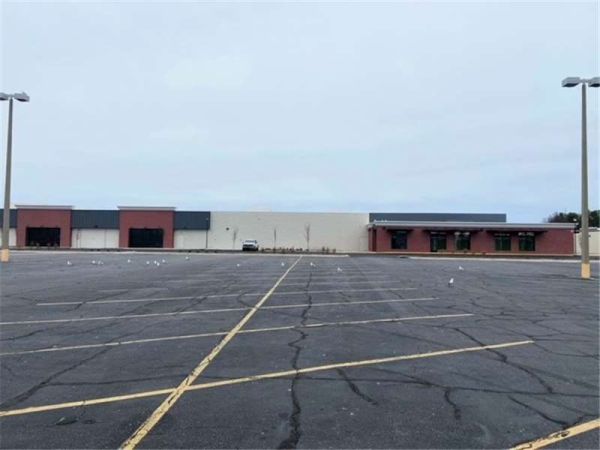 Extra Space Storage - 6373 - Lexington - W Main St - 748 West Main Street
