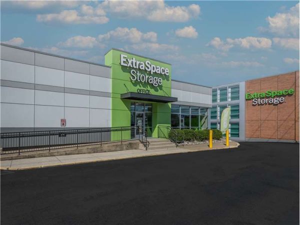 Extra Space Storage - 0552 - Bethesda - River Rd - 5140 River Road
