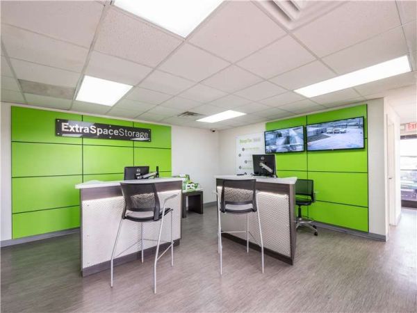 Extra Space Storage - 1756 - Memphis - Hollywood St - 2555 North Hollywood Street