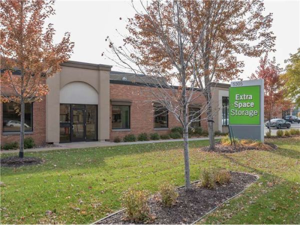 Extra Space Storage - 8791 - St Louis - Parkdale Dr - 5305 Parkdale Drive
