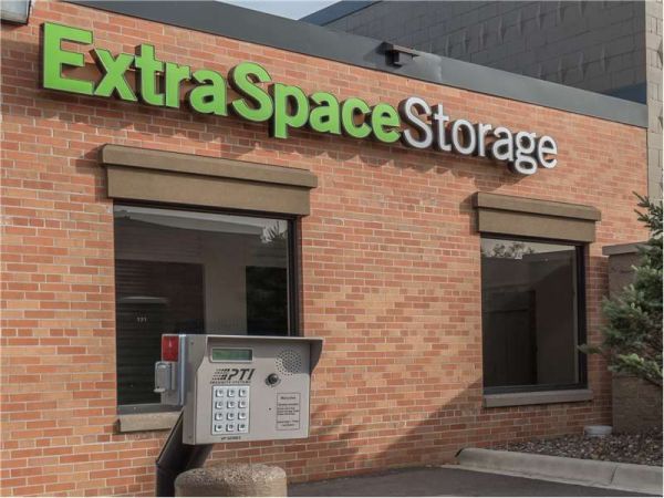Extra Space Storage - 8791 - St Louis - Parkdale Dr - 5305 Parkdale Drive