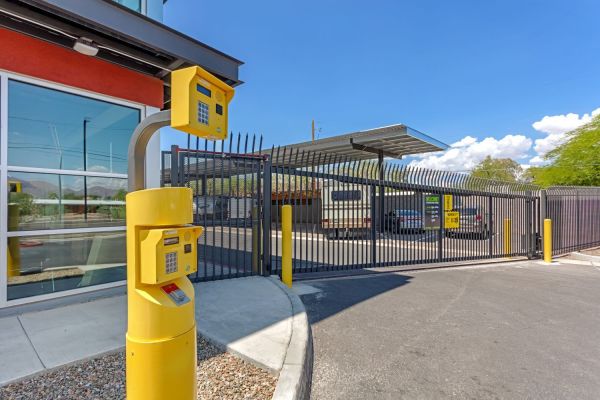 Extra Space Storage - 2023 - Tucson - Fort Lowell Rd - 4032 East Fort Lowell Road