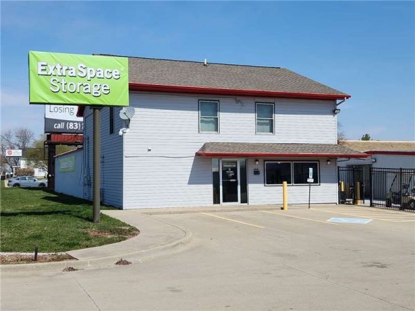 Extra Space Storage - 6400 - Champaign - N Market St - 2208 North Market Street