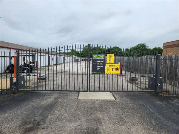 Extra Space Storage - 6397 - Memphis - Covington Pike - 1961 Covington Pike