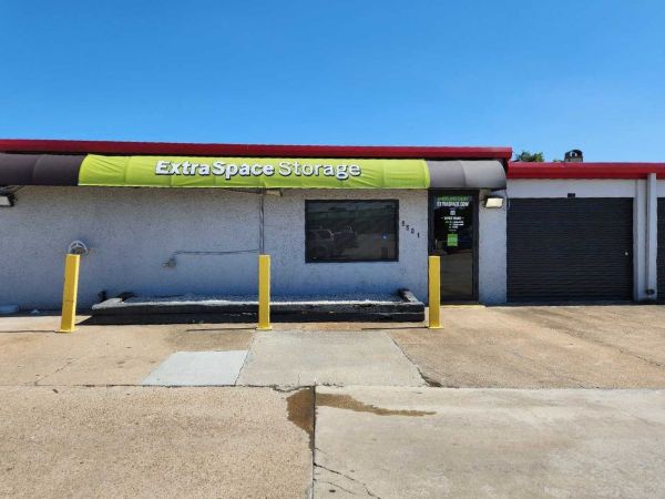 Extra Space Storage - 6413 - Houston - Boone Rd - 8801 Boone Road