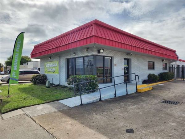 Extra Space Storage - 6417 - Houston - Harwin Dr - 9951 Harwin Drive