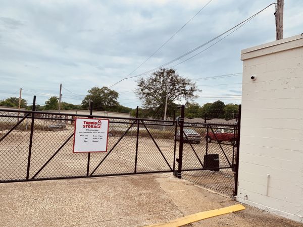 Tupelo Lock Storage - 904 Lawndale Drive