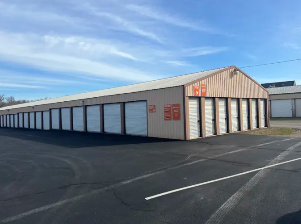 Mini Mall Storage - Belpre - 1924 Washington - 1924 Washington Boulevard
