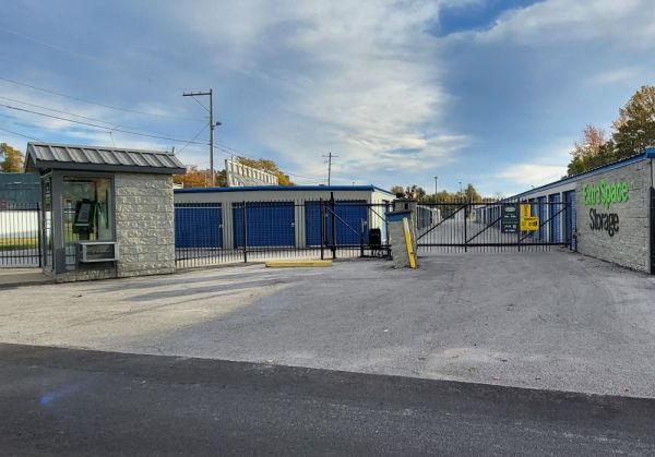 Extra Space Storage - 2116 - Brazil - Murphy Ave - 10 South Murphy Avenue