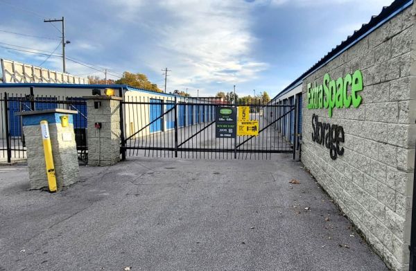 Extra Space Storage - 2116 - Brazil - Murphy Ave - 10 South Murphy Avenue