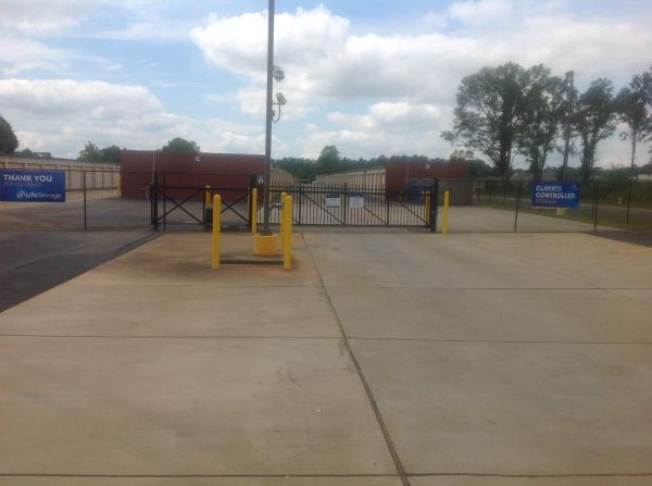 Extra Space Storage - 3259 - Mobile - 8781 Airport Blvd - 8781 Airport Boulevard