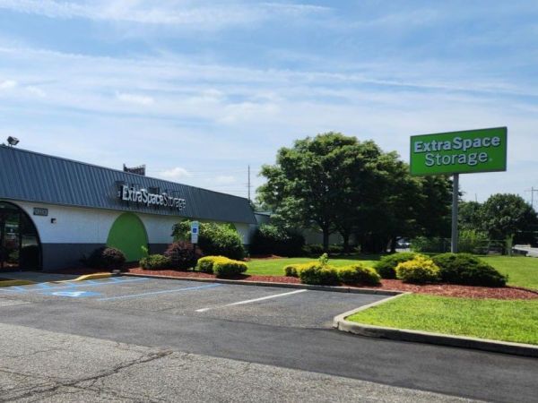 Extra Space Storage - 3580 - North Brunswick - Livingston Ave - 1555 Livingston Avenue