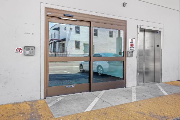 Extra Space Storage - 6085 - Riverside - 3rd St - 3111 3rd Street