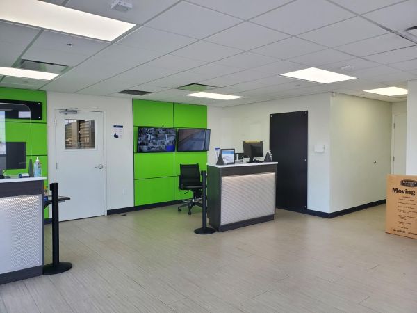 Extra Space Storage - 4119 - Huntington Park - Maywood Ave - 6241 Maywood Avenue