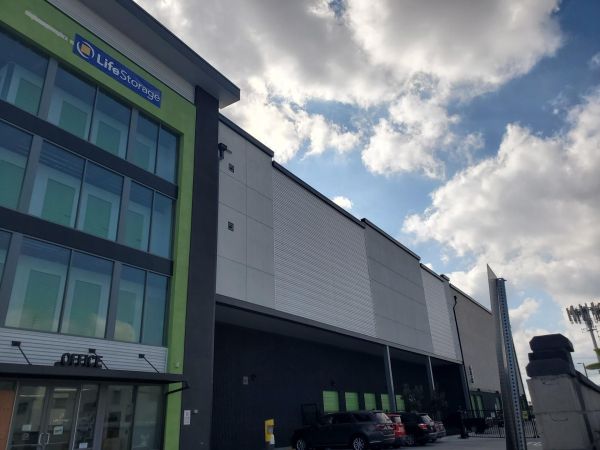 Extra Space Storage - 4119 - Huntington Park - Maywood Ave - 6241 Maywood Avenue