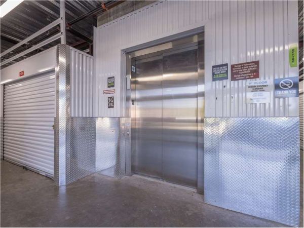 Extra Space Storage - 7589 - Dover - Commerce Center Dr - 6 Commerce Center Drive