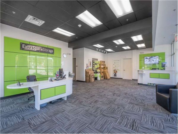 Extra Space Storage - 7589 - Dover - Commerce Center Dr - 6 Commerce Center Drive