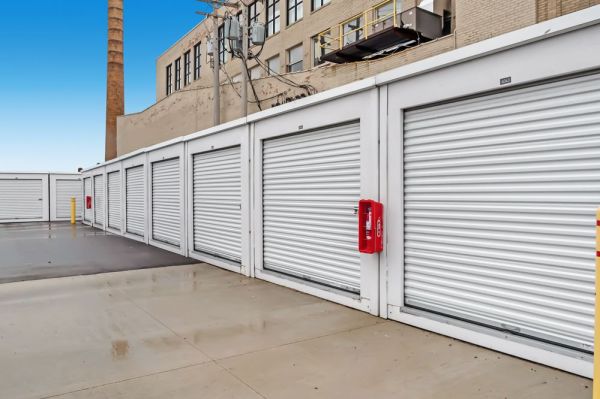 Extra Space Storage - 7610 - Cleveland - 3005 Chester Ave - 3005 Chester Avenue