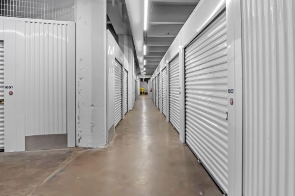 Extra Space Storage - 7610 - Cleveland - 3005 Chester Ave - 3005 Chester Avenue