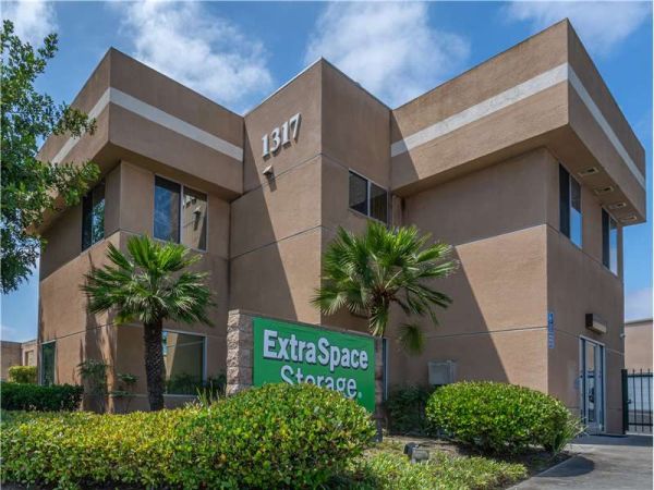Extra Space Storage - 7360 - Vista - Melrose Dr - 1317 North Melrose Drive