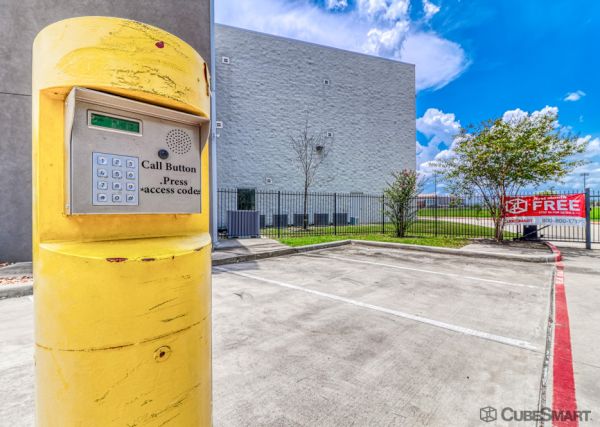 CubeSmart Self Storage TX Pearland Kirby Dr. - 3200 Kirby Drive