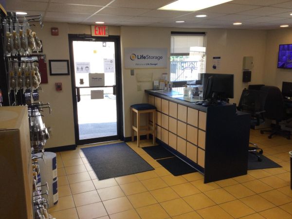Extra Space Storage - 3145 - West Warwick - James P Murphy Ind Hwy - 5 James P Murphy Ind Highway