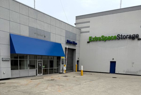 Extra Space Storage - 3860 - Milwaukee - Capitol Dr - 532 East Capitol Drive